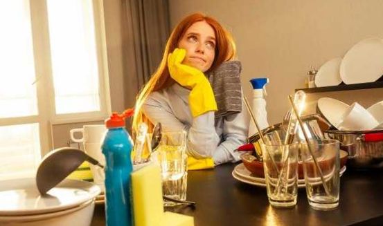 Як прибрати безлад на столах, підвіконнях і відкритих полицях