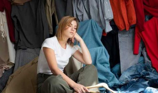 Щоденна станція біля входу для ключів, окулярів і пошти